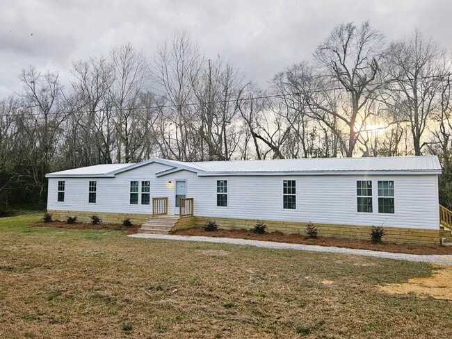 property at 525 Horsefly Rd