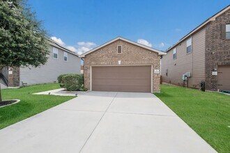 4019 Gentle Mdw in New Braunfels, TX - Building Photo - Building Photo