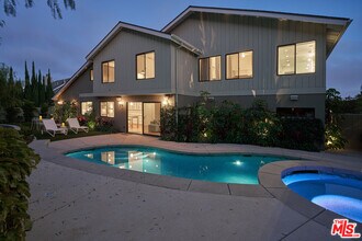 6435 Innsdale Dr in Los Angeles, CA - Foto de edificio - Building Photo