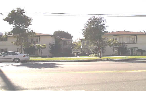 16524-16532 W Sunset Blvd in Pacific Palisades, CA - Building Photo