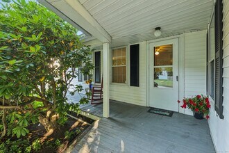 34 Orcuttville Rd in Stafford, CT - Foto de edificio - Building Photo