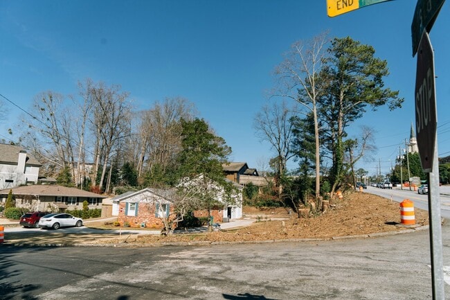 property at 1215 Vista Valley Dr NE