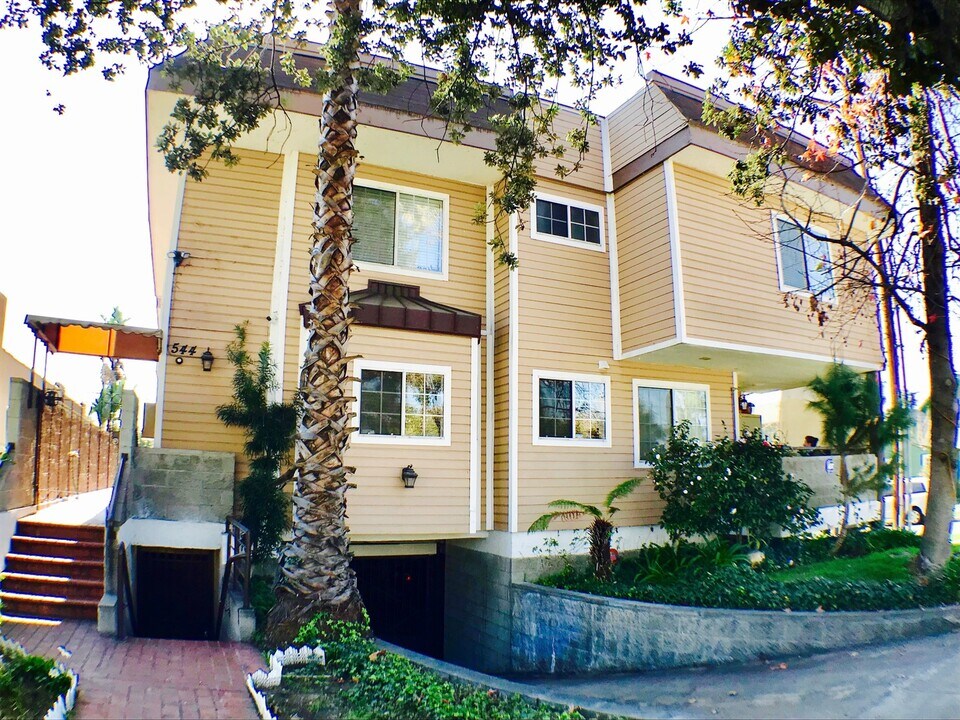 544 W Doran St in Glendale, CA - Building Photo
