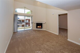 21450 Burbank Blvd, Unit Building 13 #320 in Woodland Hills, CA - Building Photo