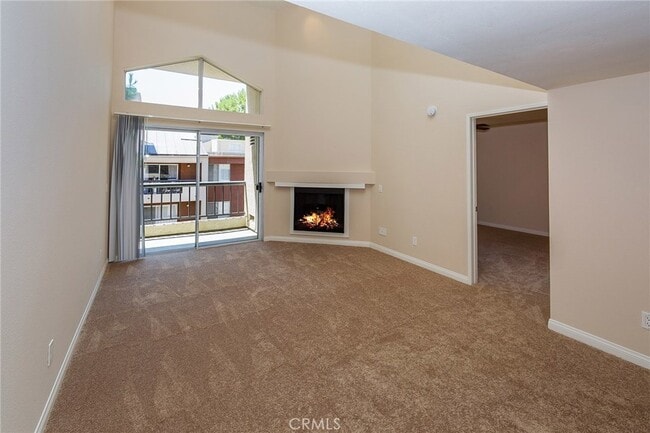 21450 Burbank Blvd, Unit Building 13 #320