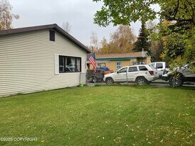2422 Glacier St in Anchorage, AK - Building Photo