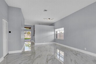 716 Juniper Ln in Weston, FL - Building Photo - Building Photo