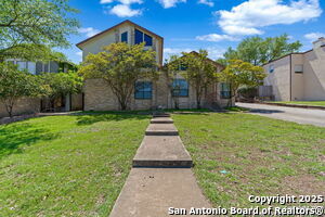 1930 Broken Oak St in San Antonio, TX - Building Photo