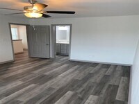 8111 Corinth St photo'