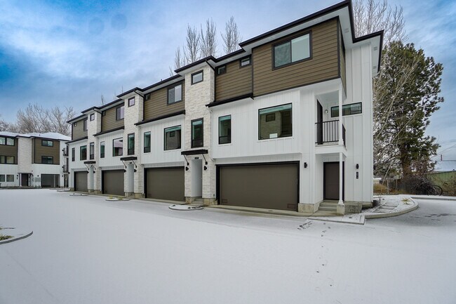 property at 4618 N Iota Ln