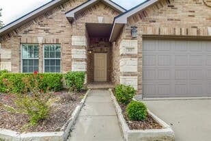 325 Chalkstone Dr in Fort Worth, TX - Building Photo