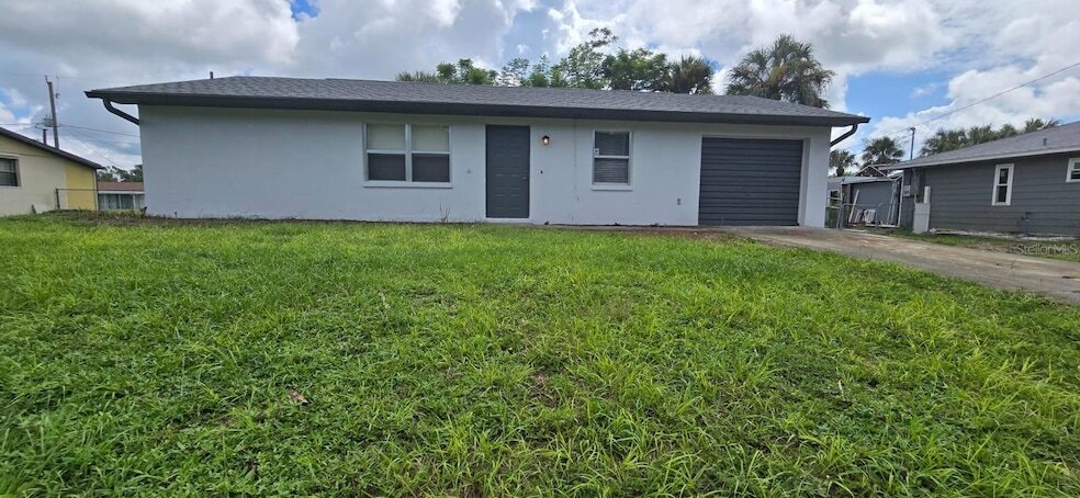 2074 Lantern Light St, Unit N-1316 in Port Charlotte, FL - Building Photo