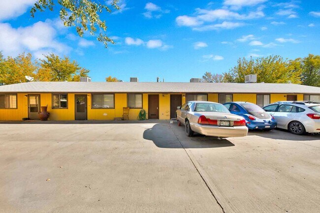 3290 1/2 Lombardy Ln in Clifton, CO - Foto de edificio - Building Photo