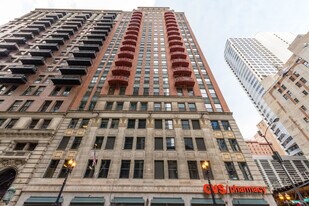 208 W Washington St in Chicago, IL - Building Photo