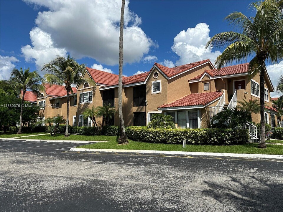 10500 SW 155th Ct in Miami, FL - Foto de edificio