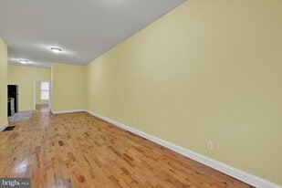 221 E Lafayette Ave in Baltimore, MD - Building Photo