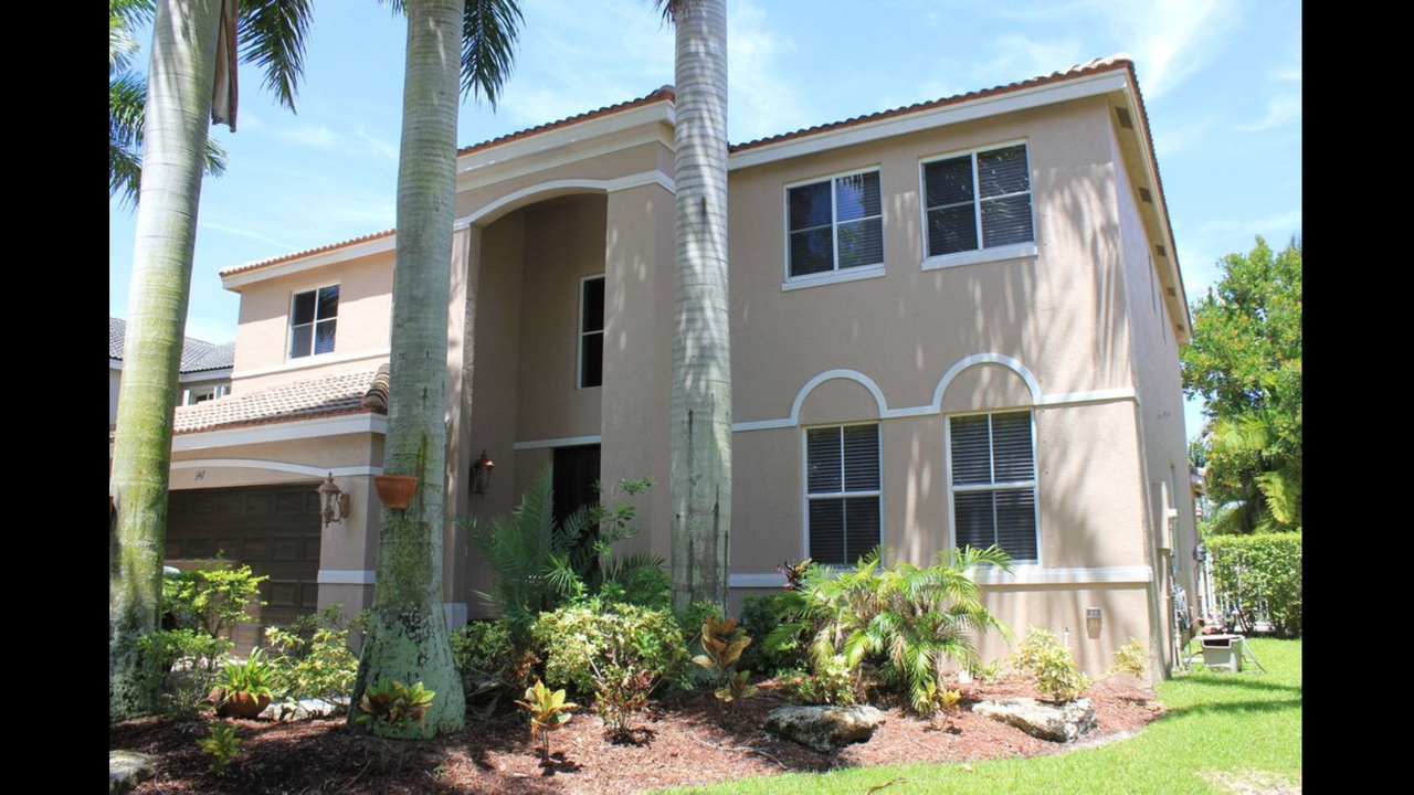 947 Nandina Drive in Weston, FL - Building Photo