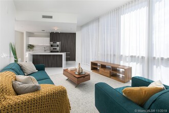 851 NE 1st Ave, Unit 3402 in Miami, FL - Building Photo - Building Photo