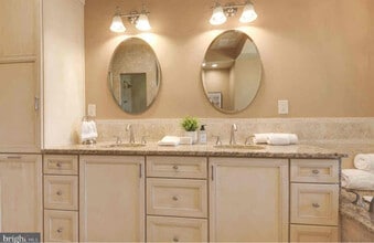 12037 Stuart Ridge Dr in Herndon, VA - Building Photo - Building Photo