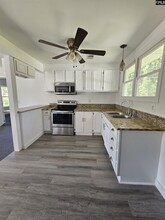 1301 Pineview Dr in Columbia, SC - Building Photo - Building Photo