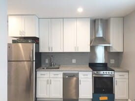 841 Seale Ave in Palo Alto, CA - Building Photo