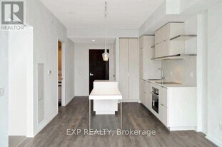 197 Yonge St in Toronto, ON - Building Photo