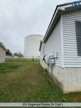 251 Dogwood Pointe Dr, Unit 102 in McMinnville, TN - Foto de edificio - Building Photo