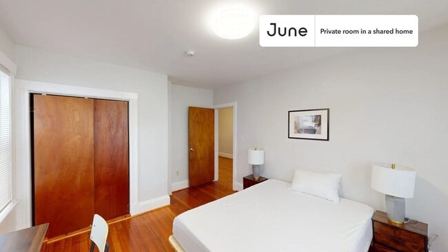 Room in Shared 4 bed/1 bath home, Unit C in Boston, MA - Foto de edificio - Building Photo