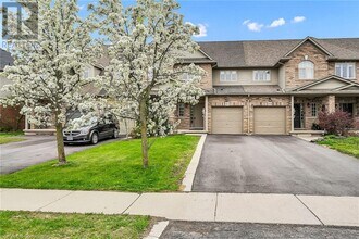 301 Southbrook Dr in Hamilton, ON - Building Photo - Building Photo