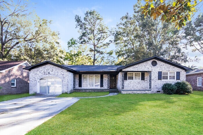 2851 Nantuckett Ave in North Charleston, SC - Building Photo
