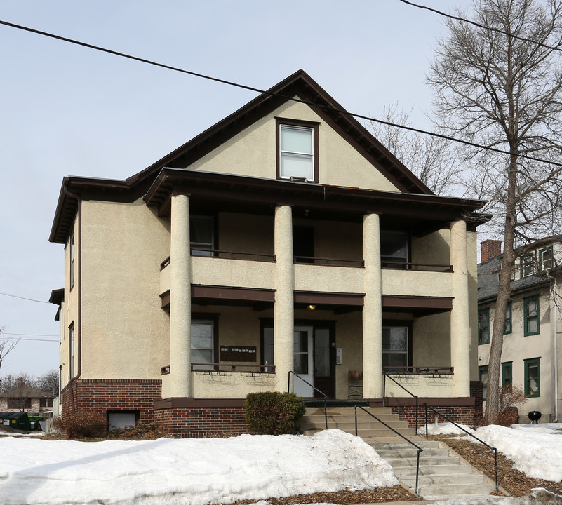 2224 Emerson Avenue South in Minneapolis, MN - Foto de edificio