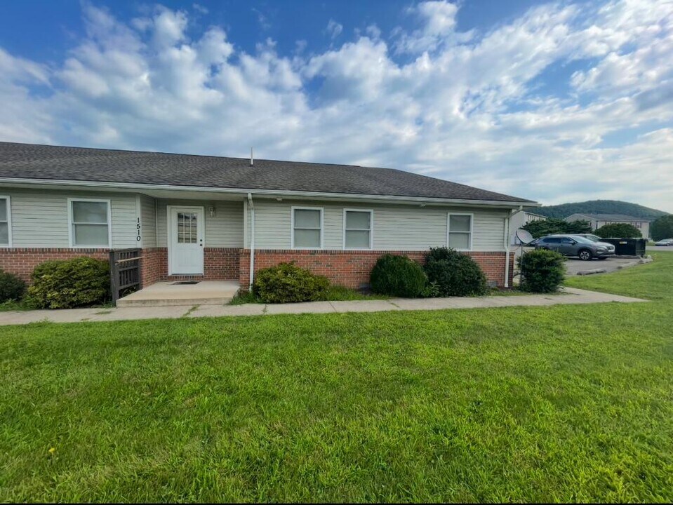 1530 Briar Manor in Berwick, PA - Building Photo
