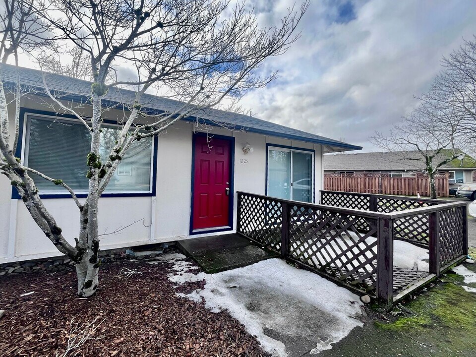 1825 NE Roberts Ave in Gresham, OR - Building Photo