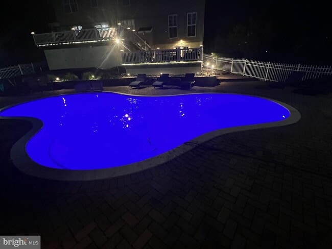 8002 Middlebury Dr in Pasadena, MD - Building Photo - Building Photo