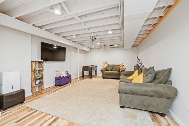 property at 636 Yardley Ct