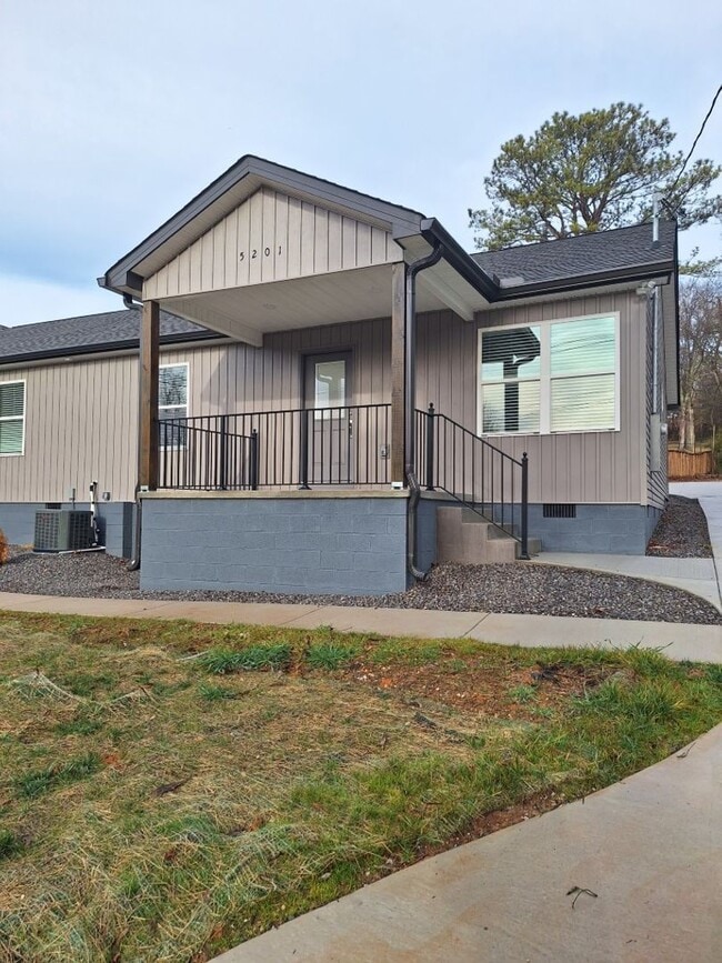 5201 Lonas Dr in Knoxville, TN - Building Photo - Building Photo