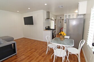 1318 N Hollywood Way in Burbank, CA - Building Photo - Building Photo