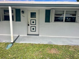 101 Leisure Lake Cir, Unit 109 in Boynton Beach, FL - Building Photo