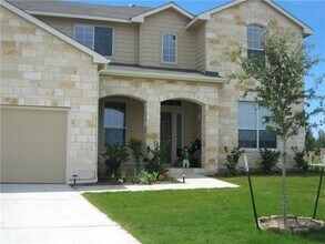 501 Dinge Bay Dr in Round Rock, TX - Foto de edificio - Building Photo