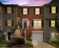 1121 Frontline Dr in Frederick, MD - Building Photo