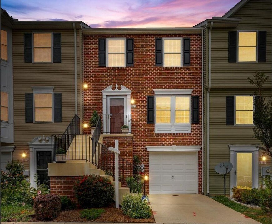 1121 Frontline Dr in Frederick, MD - Building Photo