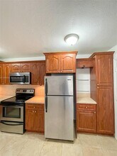 4450 SW 67th Ave in Miami, FL - Building Photo - Building Photo