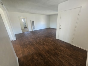 2239 E Lenita Ln in Santa Ana, CA - Foto de edificio - Building Photo