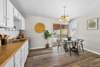 29061 Balmoral St in Garden City, MI - Building Photo - Building Photo