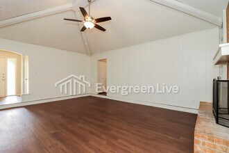 2417 Meadow Vw in Bedford, TX - Building Photo - Building Photo