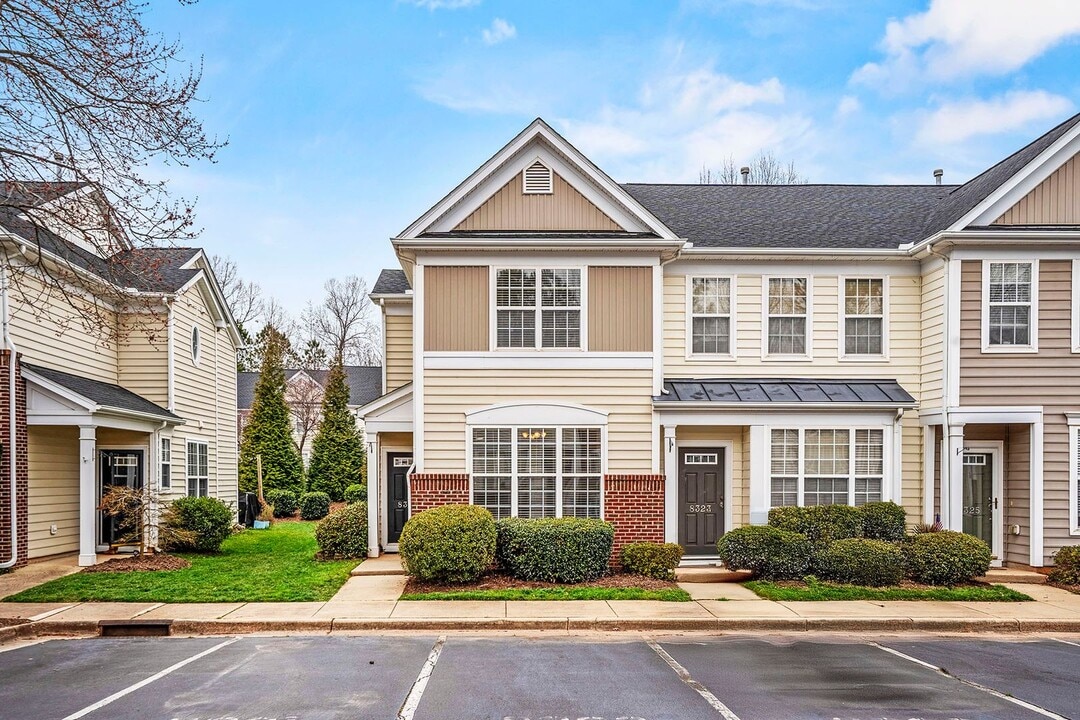 8321 City Loft Ct in Raleigh, NC - Foto de edificio