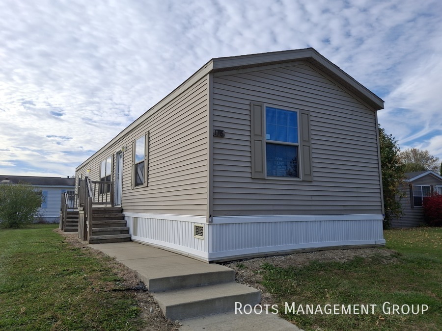 116 Birch Crest Dr in Flint, MI - Foto de edificio