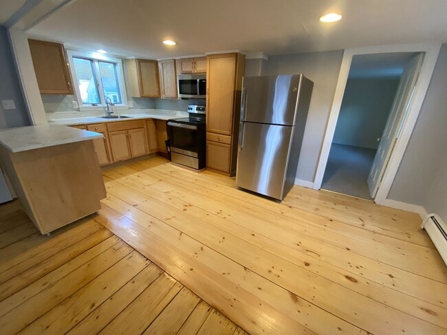 19 Portsmouth Ave in Exeter, NH - Building Photo - Building Photo