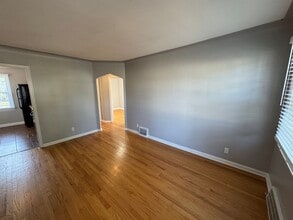 2428 Oakshire Ave in Berkley, MI - Building Photo - Building Photo