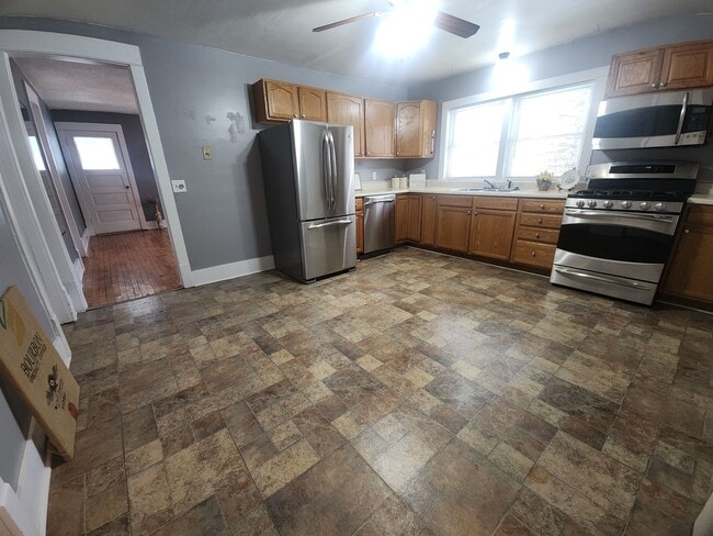 1204 S Jefferson St in Appleton, WI - Building Photo - Building Photo